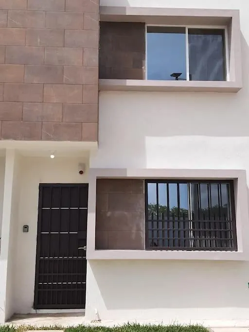 Casa De 3 Habitaciones Todas Con Bano Propio, 3 Y Medio Banos En Toal, Alberca, Cupo Hasta 12 Personas Playa del Carmen Сasa de vacaciones